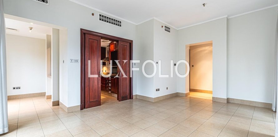 Apartment in Old Town, Dubai 3 bedrooms, 183 sq.m. № 45578