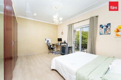 Villa en Dubai, 5 dormitorios, 793.3 m², № 134781 - foto 2