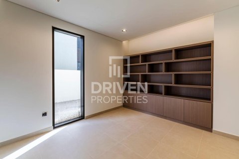 Снять в аренду виллу в Golf Place, Дубай Хилс Эстейт, Дубай: 5 спален, 705.04м², № 128892 - фото 4