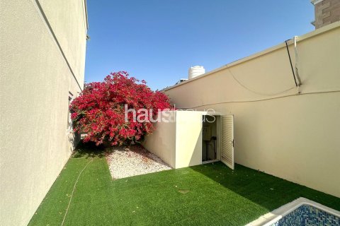 Villa in Al Barsha 1, Al Barsha, Dubai 4 bedrooms, 324 sq.m. № 45069 - photo 12