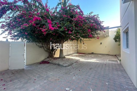 Villa in Al Barsha 1, Al Barsha, Dubai 4 bedrooms, 324 sq.m. № 45069 - photo 30
