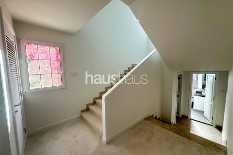 Villa in Al Barsha 1, Al Barsha, Dubai 4 bedrooms, 324 sq.m. № 45069 - photo 10