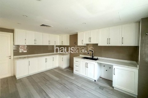 Villa in Al Barsha 1, Al Barsha, Dubai 4 bedrooms, 324 sq.m. № 45069 - photo 5