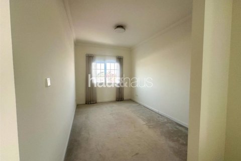 Villa in Al Barsha 1, Al Barsha, Dubai 4 bedrooms, 324 sq.m. № 45069 - photo 17