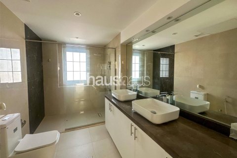 Villa in Al Barsha 1, Al Barsha, Dubai 4 bedrooms, 324 sq.m. № 45069 - photo 29