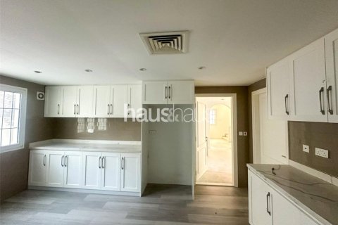 Villa in Al Barsha 1, Al Barsha, Dubai 4 bedrooms, 324 sq.m. № 45069 - photo 7