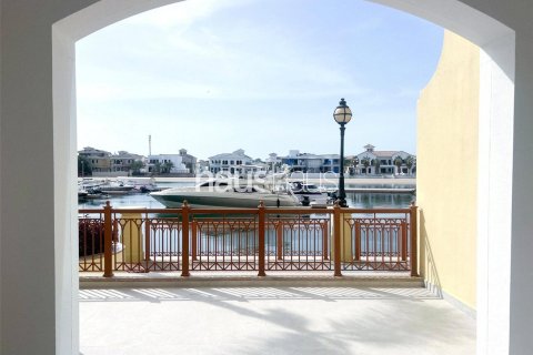 Villa in Marina Residences, Palm Jumeirah, Dubai 2 bedrooms, 380 sq.m. № 44463 - photo 2