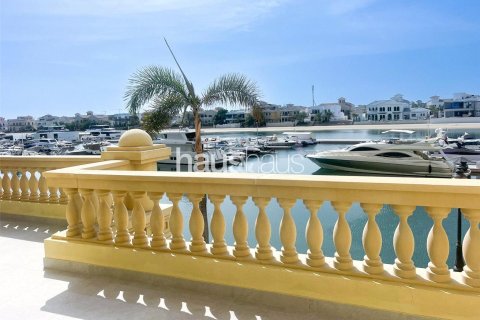 Villa in Marina Residences, Palm Jumeirah, Dubai 2 bedrooms, 380 sq.m. № 44463 - photo 8