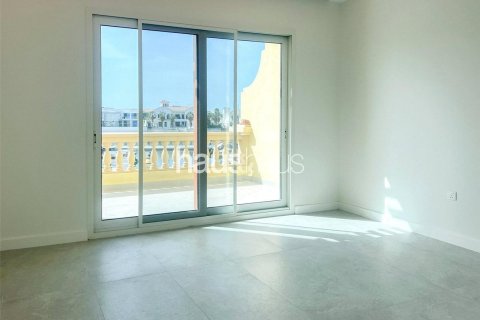 Villa in Marina Residences, Palm Jumeirah, Dubai 2 bedrooms, 380 sq.m. № 44463 - photo 10