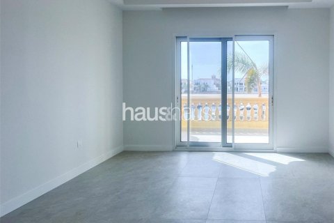 Villa in Marina Residences, Palm Jumeirah, Dubai 2 bedrooms, 380 sq.m. № 44463 - photo 3
