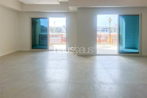 Villa in Marina Residences, Palm Jumeirah, Dubai 2 bedrooms, 380 sq.m. № 44463 - photo 4