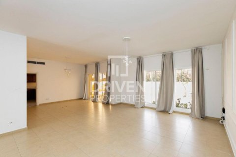 Villa à Umm Suqeim, Dubai, 5 chambres, 3716.12 m², № 128701 - photo 5