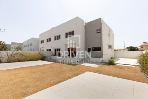 Villa à Umm Suqeim, Dubai, 5 chambres, 3716.12 m², № 128701 - photo 3