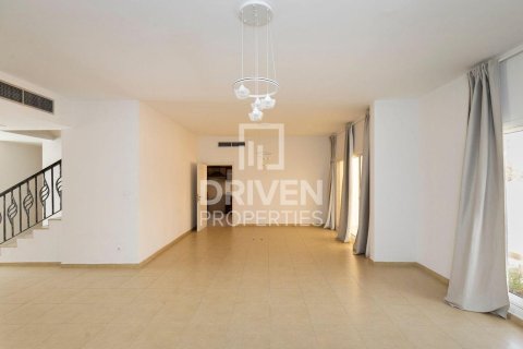 Villa à Umm Suqeim, Dubai, 5 chambres, 3716.12 m², № 128701 - photo 4