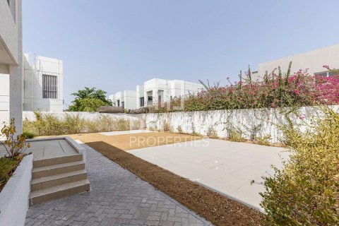 Villa à Umm Suqeim, Dubai, 5 chambres, 3716.12 m², № 128701 - photo 2