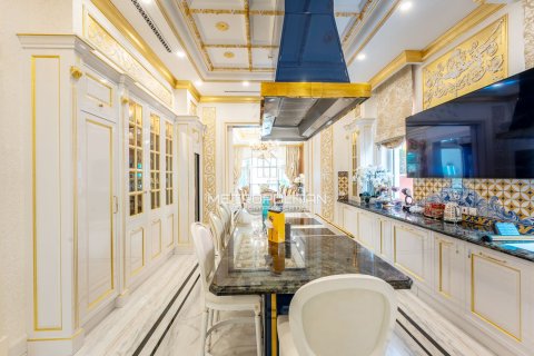 Villa in XXII Carat, Palm Jumeirah, Dubai 7 bedrooms, 1530 sq.m. № 72921 - photo 6