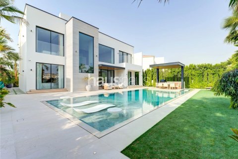 Villa in Jumeirah Islands, Dubai 5 bedrooms, 511 sq.m. № 43417 - photo 2