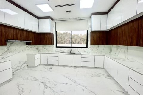 Villa in Al Barsha, Dubai 5 bedrooms, 1381.89 sq.m. № 52553 - photo 6