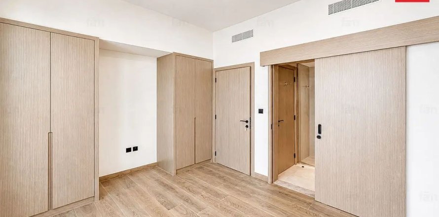 Townhouse in Dubai 4 bedrooms, 144 sq.m. № 110797