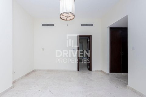 Снять в аренду квартиру в KG Tower, Дубай Марина, Дубай: 3 спальни, 285.77м², № 129629 - фото 16