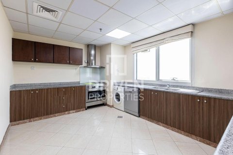 Снять в аренду квартиру в KG Tower, Дубай Марина, Дубай: 3 спальни, 285.77м², № 129629 - фото 3