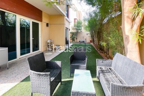 Villa in Al Barsha, Dubai 3 bedrooms, 286 sq.m. № 43974 - photo 12