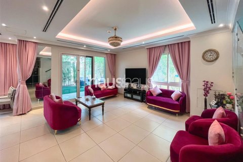 Villa in Al Barsha, Dubai 3 bedrooms, 286 sq.m. № 43974 - photo 3