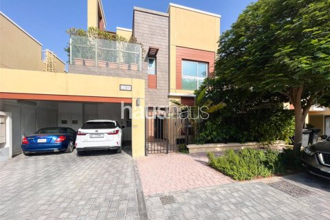 Villa à Al Barsha, Dubai, 3 chambres, 286 m², № 43974