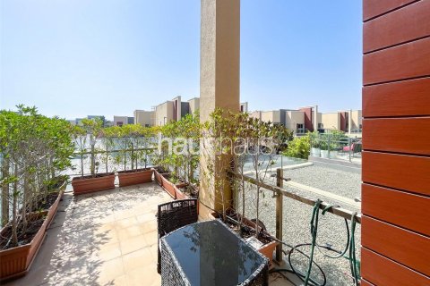 Villa in Al Barsha, Dubai 3 bedrooms, 286 sq.m. № 43974 - photo 7