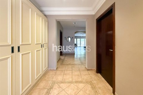 Townhouse in Dubai Investment Park, Dubai 4 bedrooms, 375 sq.m. № 44634