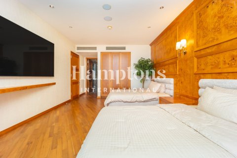 Apartment in Burj Khalifa, Dubai 2 bedrooms, 159.41968994 sq.m. № 113042 - photo 18