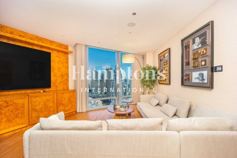 Apartment in Burj Khalifa, Dubai 2 bedrooms, 159.41968994 sq.m. № 113042 - photo 20