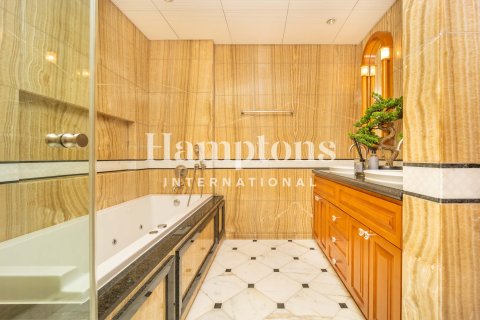 Apartment in Burj Khalifa, Dubai 2 bedrooms, 159.41968994 sq.m. № 113042 - photo 16