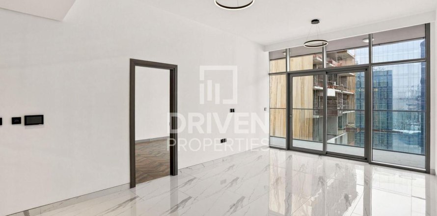 Квартира в Бизнес-Бэе, Дубай, 1 спальня, 90.21м², № 129942