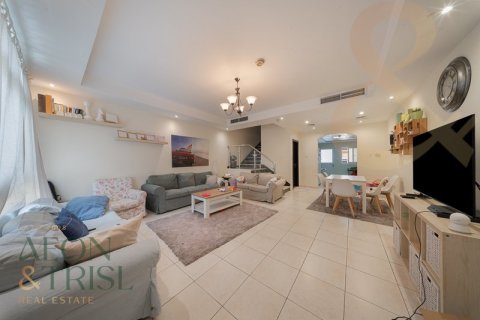 Villa à Diamond Views, Jumeirah Village Circle, Dubai, 3 chambres, 143 m², № 60678