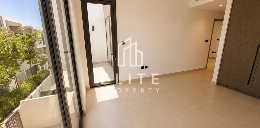 Adosado en Tilal Al Ghaf, Dubai, 3 dormitorios, 140 m², № 141266