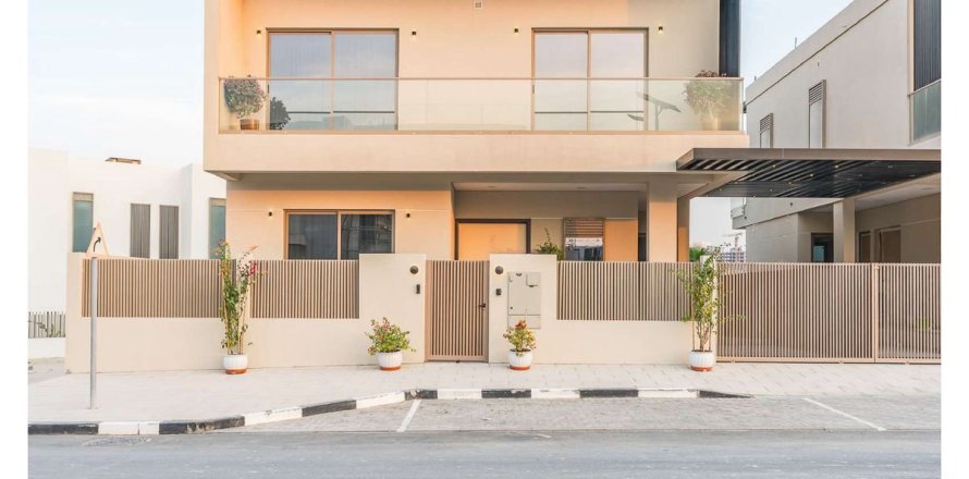 Villa in Al Furjan, Dubai 4 bedrooms, 600 sq.m. № 99399