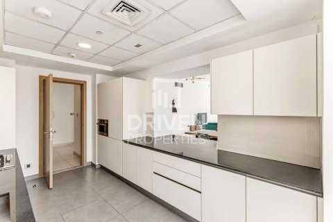 Apartment in Al Satwa, Dubai 3 bedrooms, 198.53 sq.m. № 128189 - photo 20