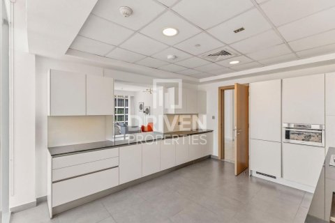 Снять в аренду квартиру в Аль-Сатве, Дубай: 3 спальни, 244.99м², № 128190 - фото 19