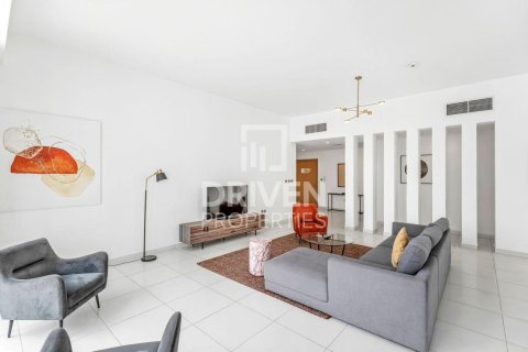 Снять в аренду квартиру в Аль-Сатве, Дубай: 3 спальни, 222.97м², № 128188 - фото 7