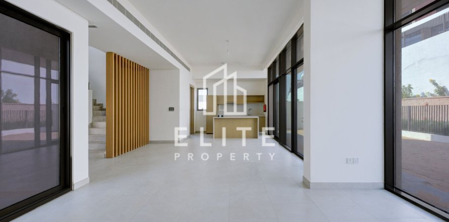 Villa in Al Furjan, Dubai 5 bedrooms, 675 sq.m. № 134926