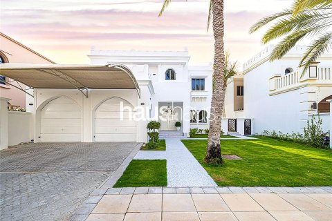 Снять в аренду виллу в Garden Homes, Пальма Джумейра, Дубай: 4 спальни, 687м², № 44772 - фото 7