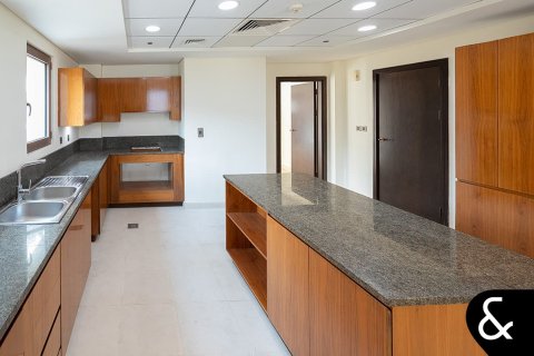 Villa in Kingdom of Sheba, Palm Jumeirah, Dubai 5 bedrooms, 1292 sq.m. № 75716 - photo 17