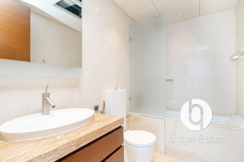 Apartment in Downtown Dubai (Downtown Burj Dubai), Dubai 3 bedrooms, 247 sq.m. № 137727 - photo 19