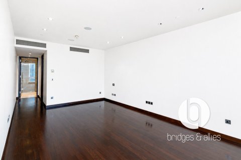 Apartment in Downtown Dubai (Downtown Burj Dubai), Dubai 3 bedrooms, 247 sq.m. № 137727 - photo 3