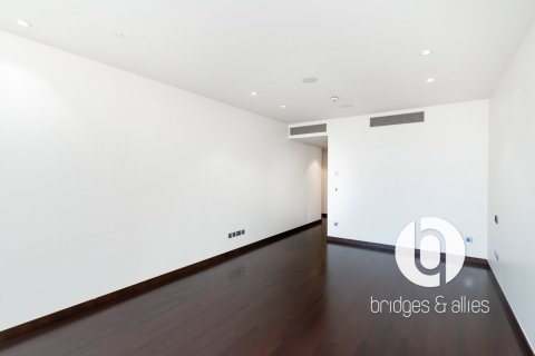 Apartment in Downtown Dubai (Downtown Burj Dubai), Dubai 3 bedrooms, 247 sq.m. № 137727 - photo 24