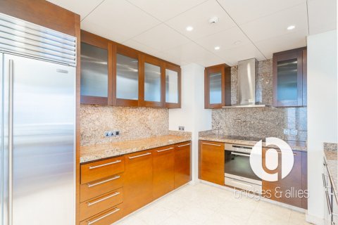 Apartment in Downtown Dubai (Downtown Burj Dubai), Dubai 3 bedrooms, 247 sq.m. № 137727 - photo 9