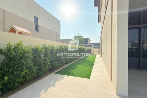 Снять в аренду виллу в Golf Place, Дубай Хилс Эстейт, Дубай: 5 спален, 800м², № 73037 - фото 13