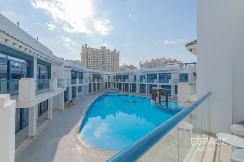 Townhouse in Palma Residences, Palm Jumeirah, Dubai 4 bedrooms, 303 sq.m. № 71111 - photo 14