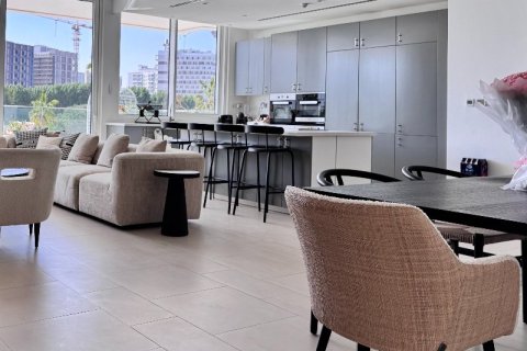 Apartment in Dubai 2 bedrooms, 404.01 sq.m. № 93048 - photo 2